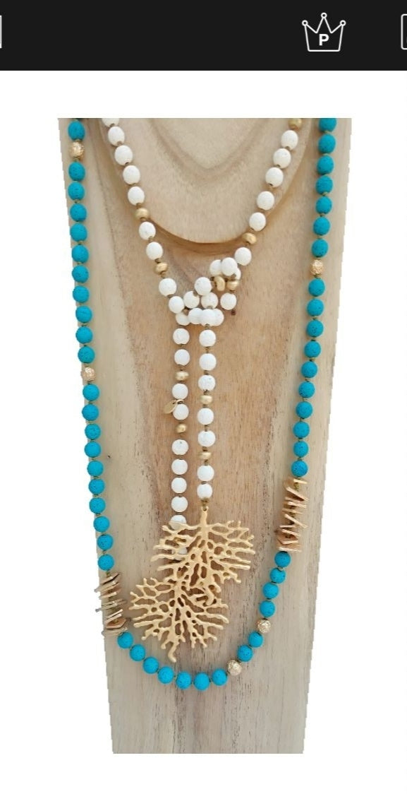 Collar largo de color azul turquesa y abalorios dorados de cuentas de lava ( modelo 2 )