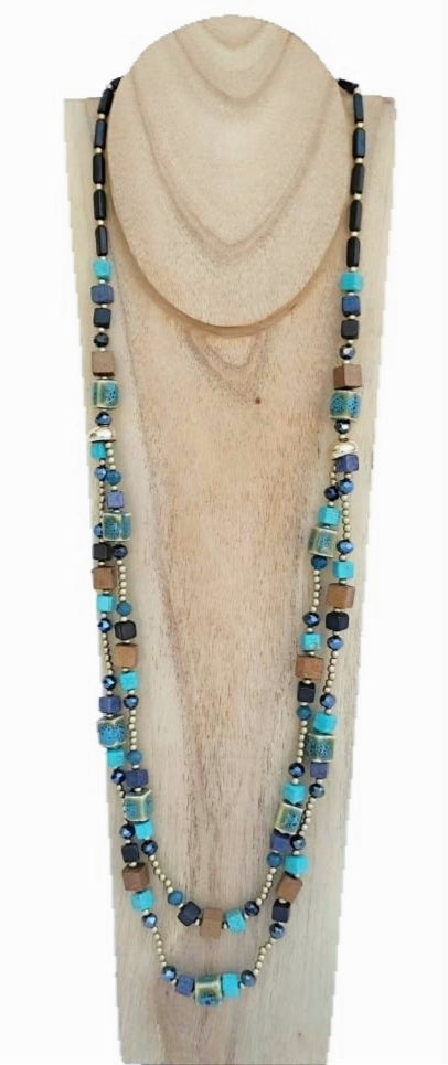 Long ceramic and wood necklace in blue tones