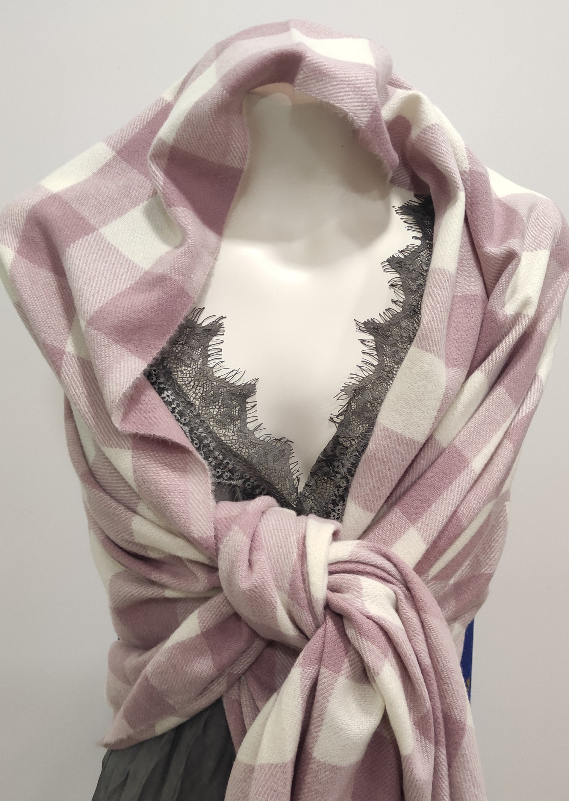 Bufanda oversize cuadros rosa y beige