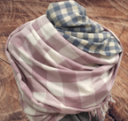 Bufanda oversize cuadros azules y beiges