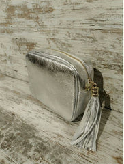 Leather shoulder bag. Gold or silver colour. GENUINE LEATHER BAG