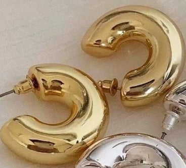 Hoop earrings. Thick gold or silver hoops. Chunky style. 3cm diameter