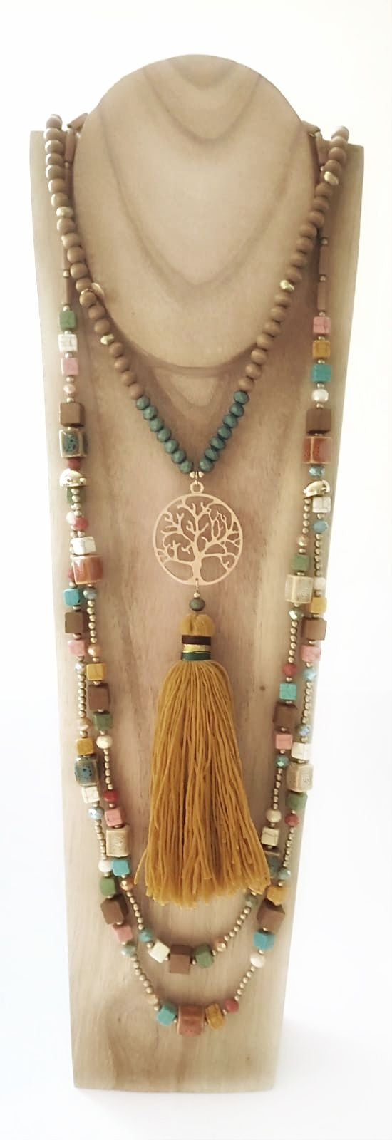 Pack de 2 collares en tonos tierra y verde militar. 1 de ellos lleva el árbol de la vida collar verde militar